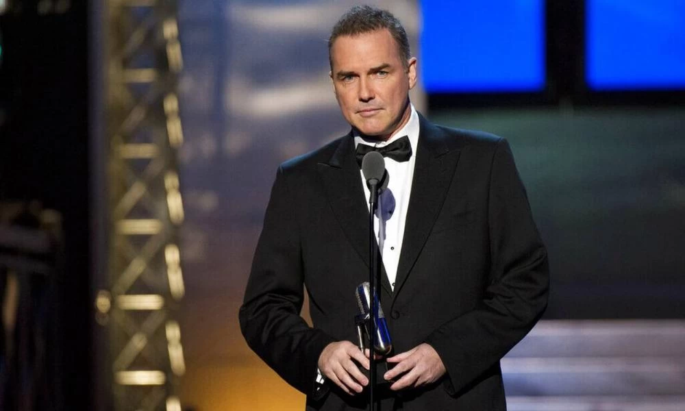 Έχασε τη "μαχη" με τον καρκίνο ο ηθοποιός Norm Macdonald